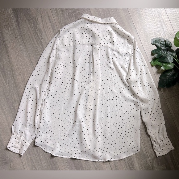 H&M polka dot hidden button placket long sleeve button up. Size 6. - Picture 4 of 7